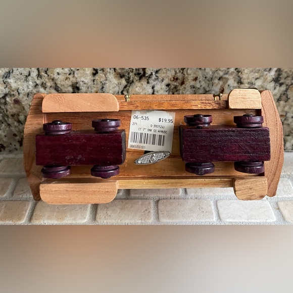 Powell & Hyde Wooden Cable Car Music Box - Picture 8 of 10